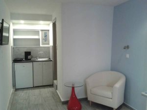 Budget Studio for 2 people - Semi Basement