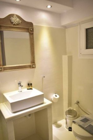 Budget Studio for 2 people - Semi Basement
