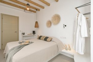 Executive Double Room with queen bed and outdoor hydromassage tub