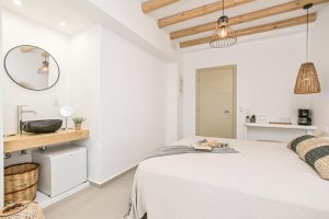 Executive Double Room with queen bed and outdoor hydromassage tub