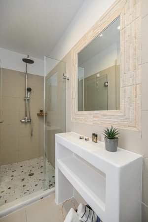 Deluxe double room with indoor hydromassage tub