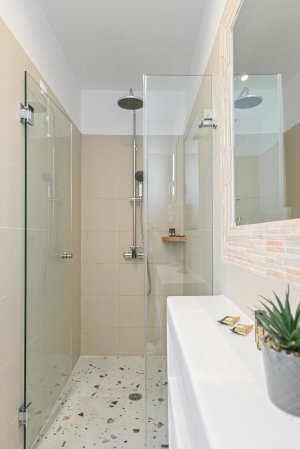 Deluxe double room with indoor hydromassage tub