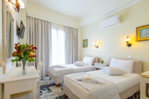 Double / Twin bed with sea view