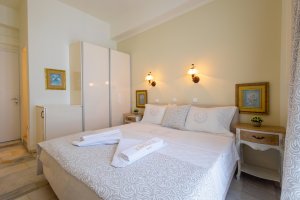 Double / Twin bed with sea view