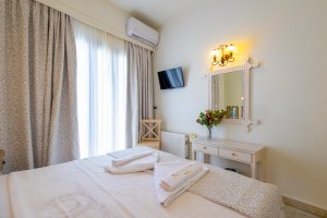 Double / Twin bed with sea view