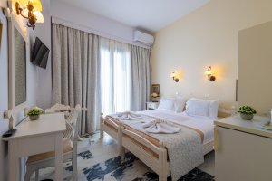 Double / Twin bed with sea view