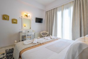 Double / Twin bed with sea view