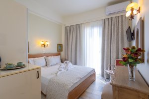 Double / Twin bed with sea view