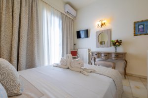 Double / Twin bed with sea view