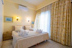 Triple bed
