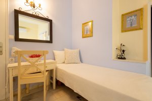 Triple bed