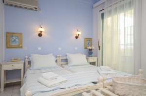 Double / Twin bed with sea view