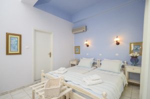Double / Twin bed with sea view