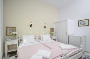 Double / Twin bed with partial sea view