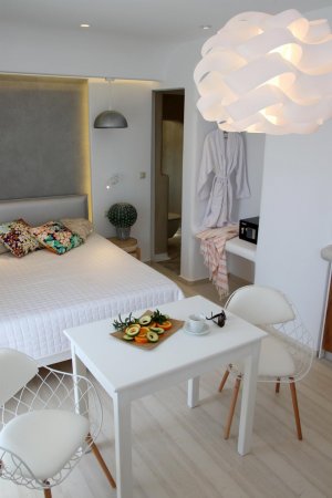 Superior suite with Hot tub, Partial Sea View