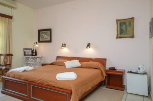 SUPERIOR DOUBLE ROOM WITH SIDE SEA VIEW