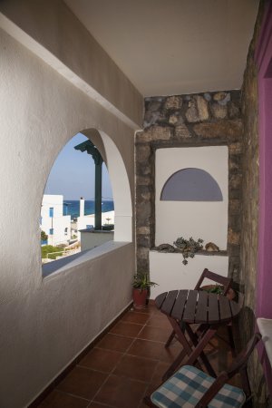 SUPERIOR DOUBLE ROOM WITH SIDE SEA VIEW