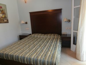 BUDGET APPARTMENT A SEPARATE BEDROOM 