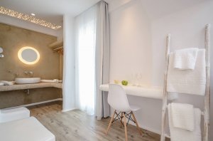 Apartment with Balcony with Olive Grove View