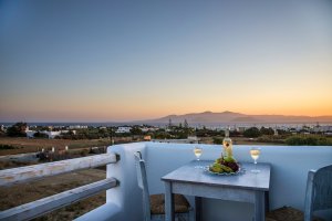 DELUXE DOUBLE ROOM: Double bed or two twins beds, with balconies in second floor with pool and sea view.