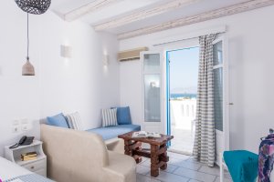 DELUXE DOUBLE ROOM: Double bed or two twins beds, with balconies in second floor with pool and sea view.