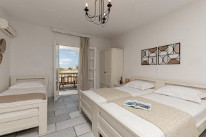 Triple Room with Balcony 