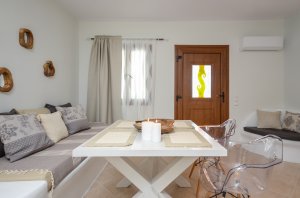 Luxury villa with sea view 90sq.meters with 2 bedrooms  2 bathrooms from 1up to 4 person with outdoor Hydromasaz Bathtube