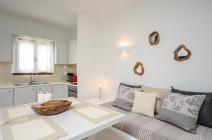 Luxury villa with sea view 90sq.meters with 2 bedrooms  2 bathrooms from 1up to 4 person with outdoor Hydromasaz Bathtube