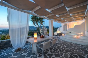 Luxury villa with sea view 90sq.meters with 2 bedrooms  2 bathrooms from 1up to 4 person with outdoor Hydromasaz Bathtube
