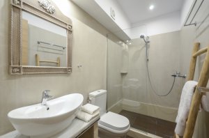 Luxury villa with sea view 90sq.meters with 2 bedrooms  2 bathrooms from 1up to 4 person with outdoor Hydromasaz Bathtube