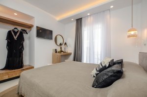 Grand Villa with pool and jacuzzi, 5 BR