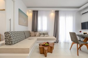 Grand Villa with pool and jacuzzi, 5 BR