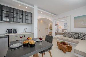 Grand Villa with pool and jacuzzi, 5 BR