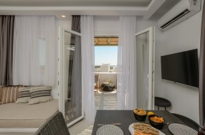 Grand Villa with pool and jacuzzi, 5 BR