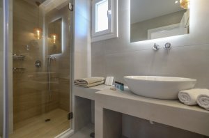 Premium Suite with Jacuzzi and Sea View - 1 BR