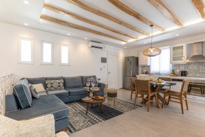 Grand Suite with swimming pool - 3 BR