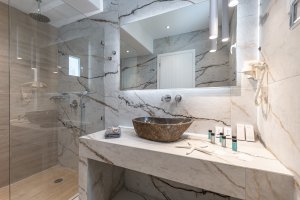 Sunset Suite with jacuzzi