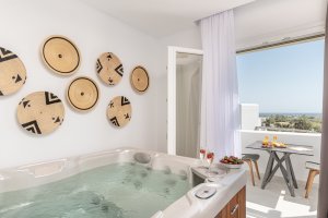 Sunset Suite with jacuzzi