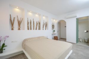 Suite With Indoor Spa Bath