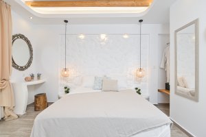 Deluxe King Size Bed