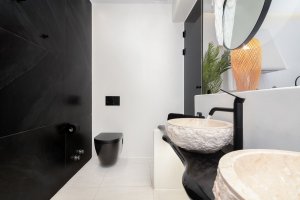 Deluxe Suite with private Jacuzzi and city view
