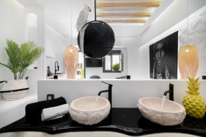 Deluxe Suite with private Jacuzzi and city view