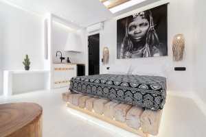 Deluxe Suite with private Jacuzzi and city view