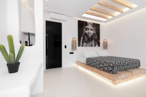 Deluxe Suite with private Jacuzzi and city view
