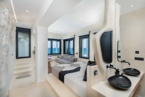 Suite with Hot Tub and Sea View