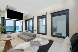 Suite with Hot Tub and Sea View