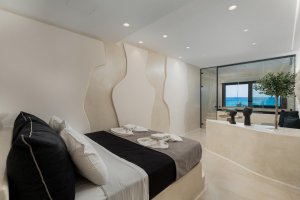 Suite with Hot Tub and Sea View