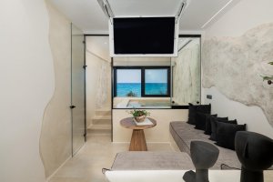 Suite with Hot Tub and Sea View