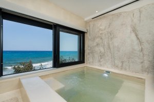 Suite with Hot Tub and Sea View