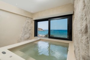 Suite with Hot Tub and Sea View